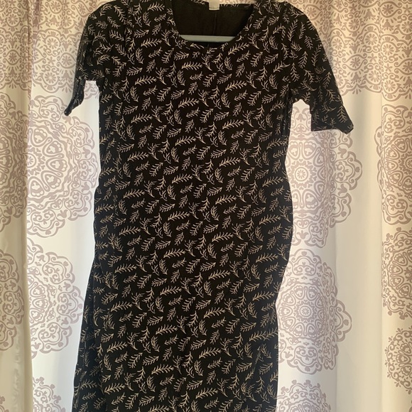 NWOT blk and white t-shirt maternity dress - Picture 2 of 5